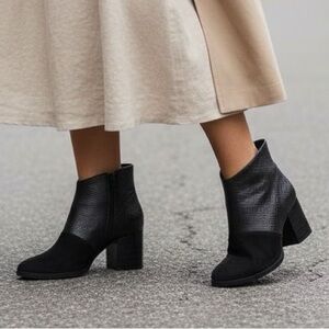 COCLICO SHOES OKI BLACK SUEDE TEXTURED LEATHER ANKLE BOOT HEELS WOMEN'S SIZE 37